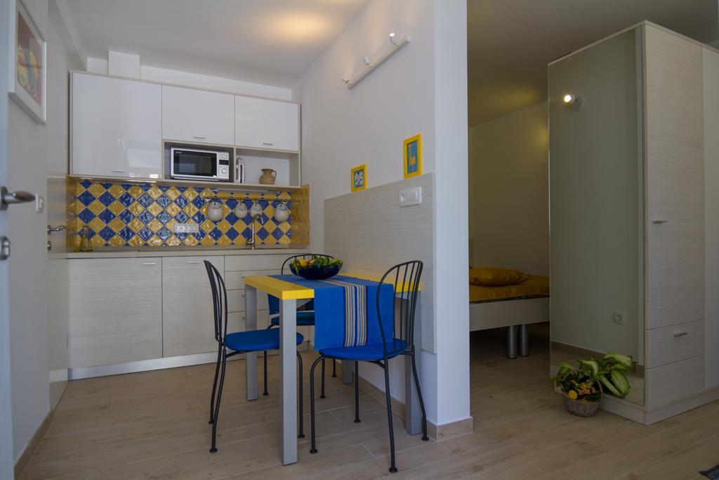 Apartments Sarc 로비니 객실 사진