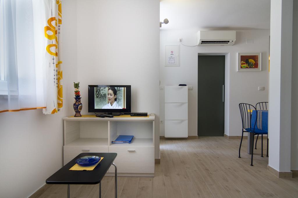 Apartments Sarc 로비니 객실 사진